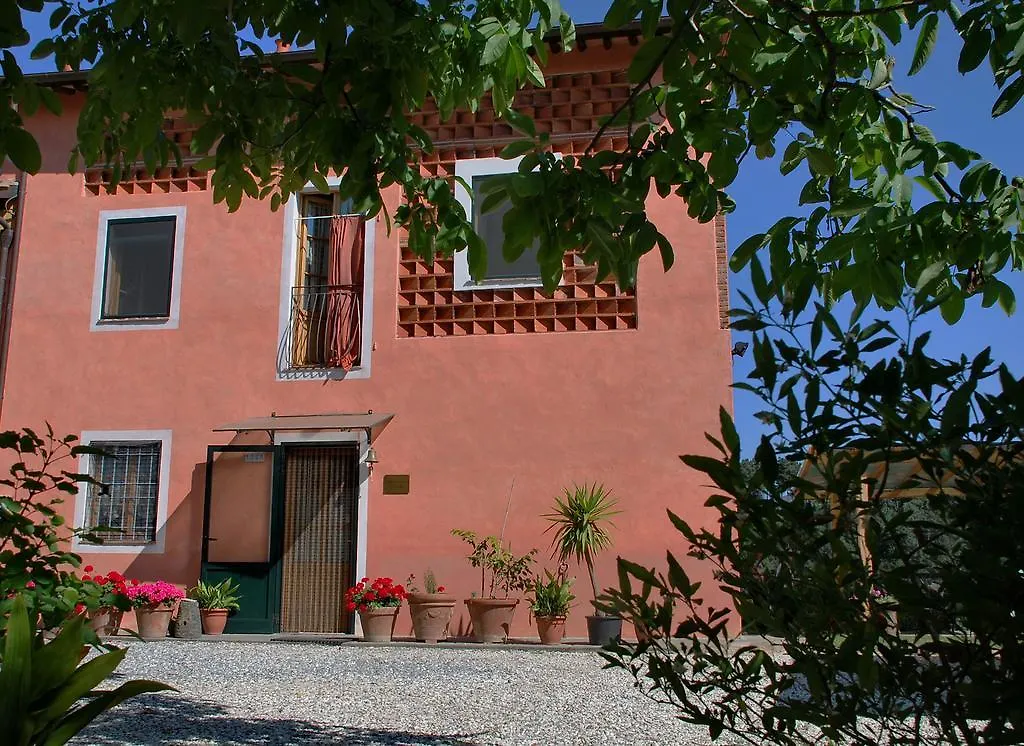 Bed & Breakfast Ospitalità Rurale l'Uccelliera Bed and Breakfast Lucca Italia